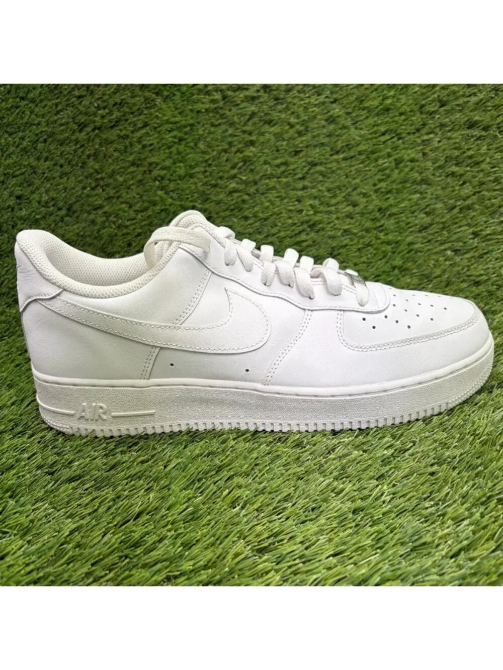 Nike Air Force 1 '07 Low Mens Size 12 White Athletic Lifestyle Shoes Sneakers